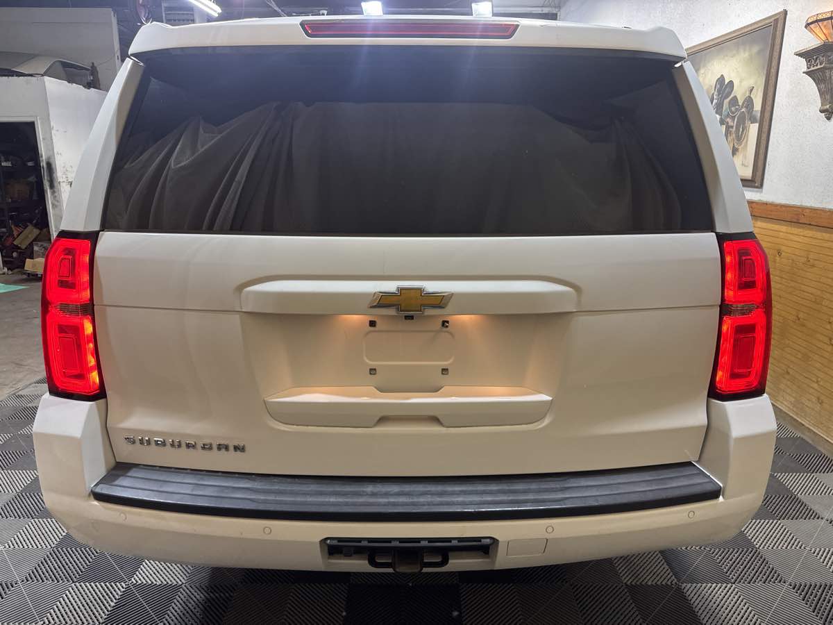 2016 Chevrolet Suburban LT photo 4