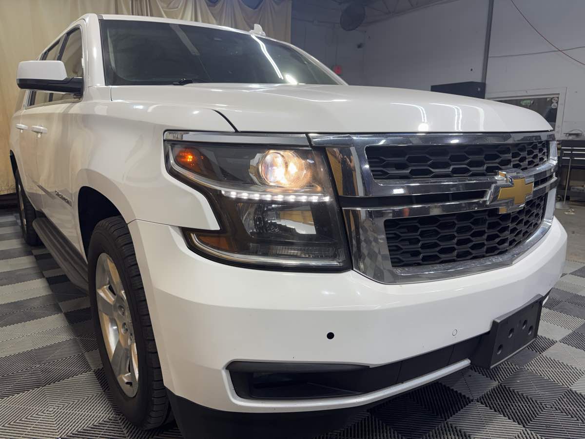 2016 Chevrolet Suburban LT photo 6