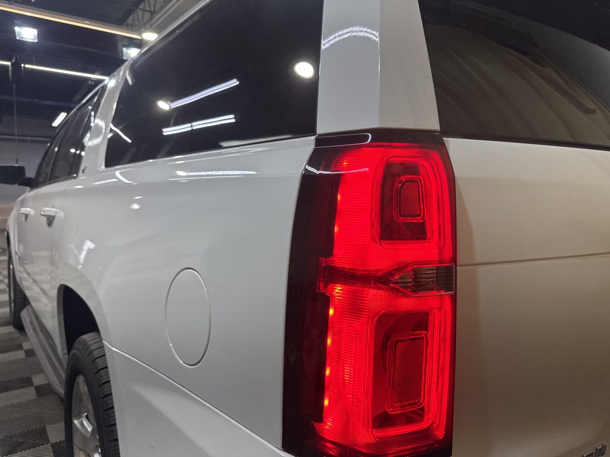 2016 Chevrolet Suburban LT photo 9