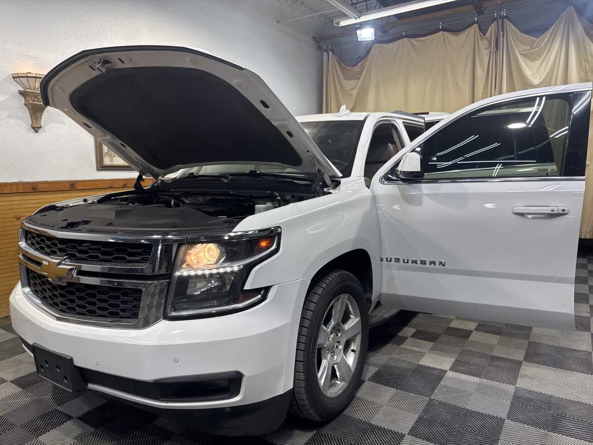 2016 Chevrolet Suburban LT photo 11