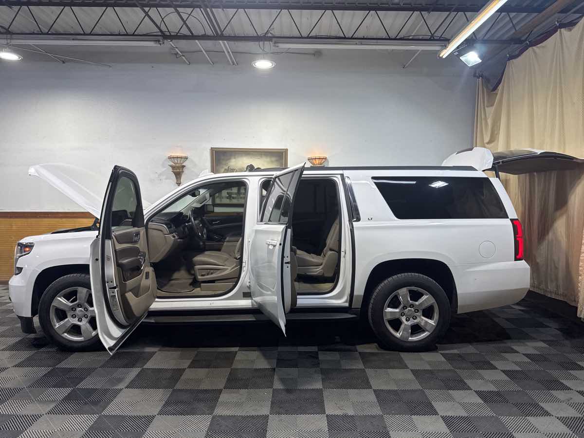 2016 Chevrolet Suburban LT photo 12
