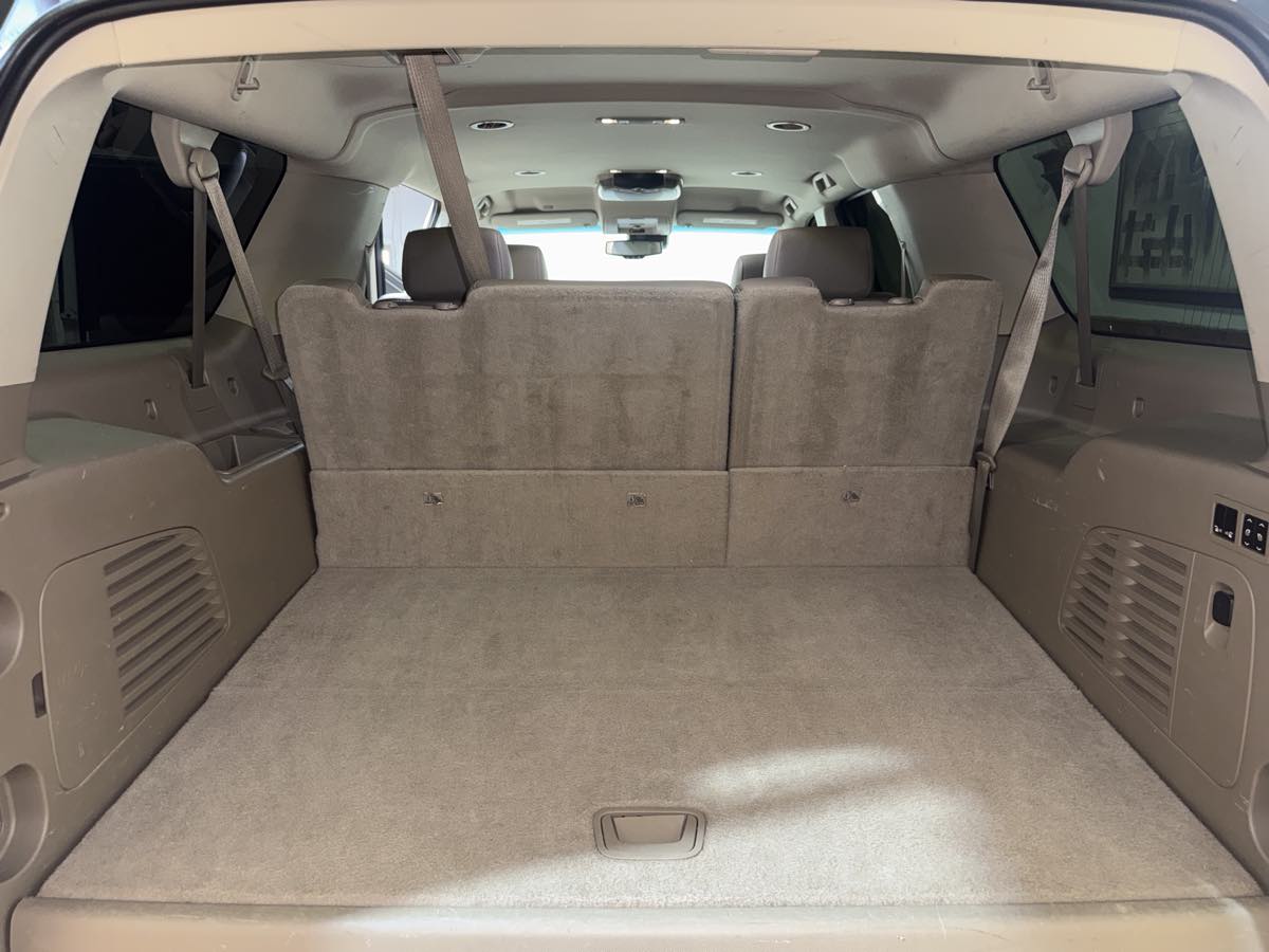 2016 Chevrolet Suburban LT photo 14