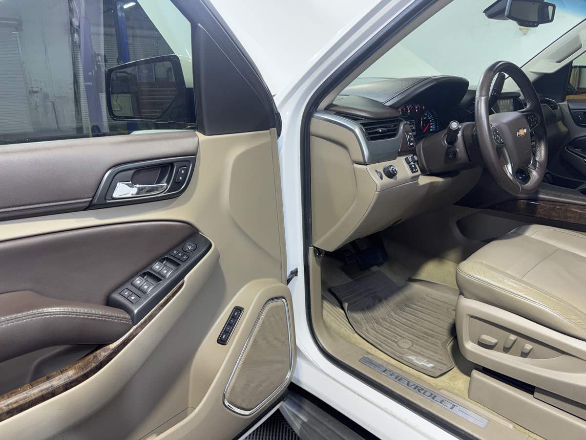 2016 Chevrolet Suburban LT photo 15