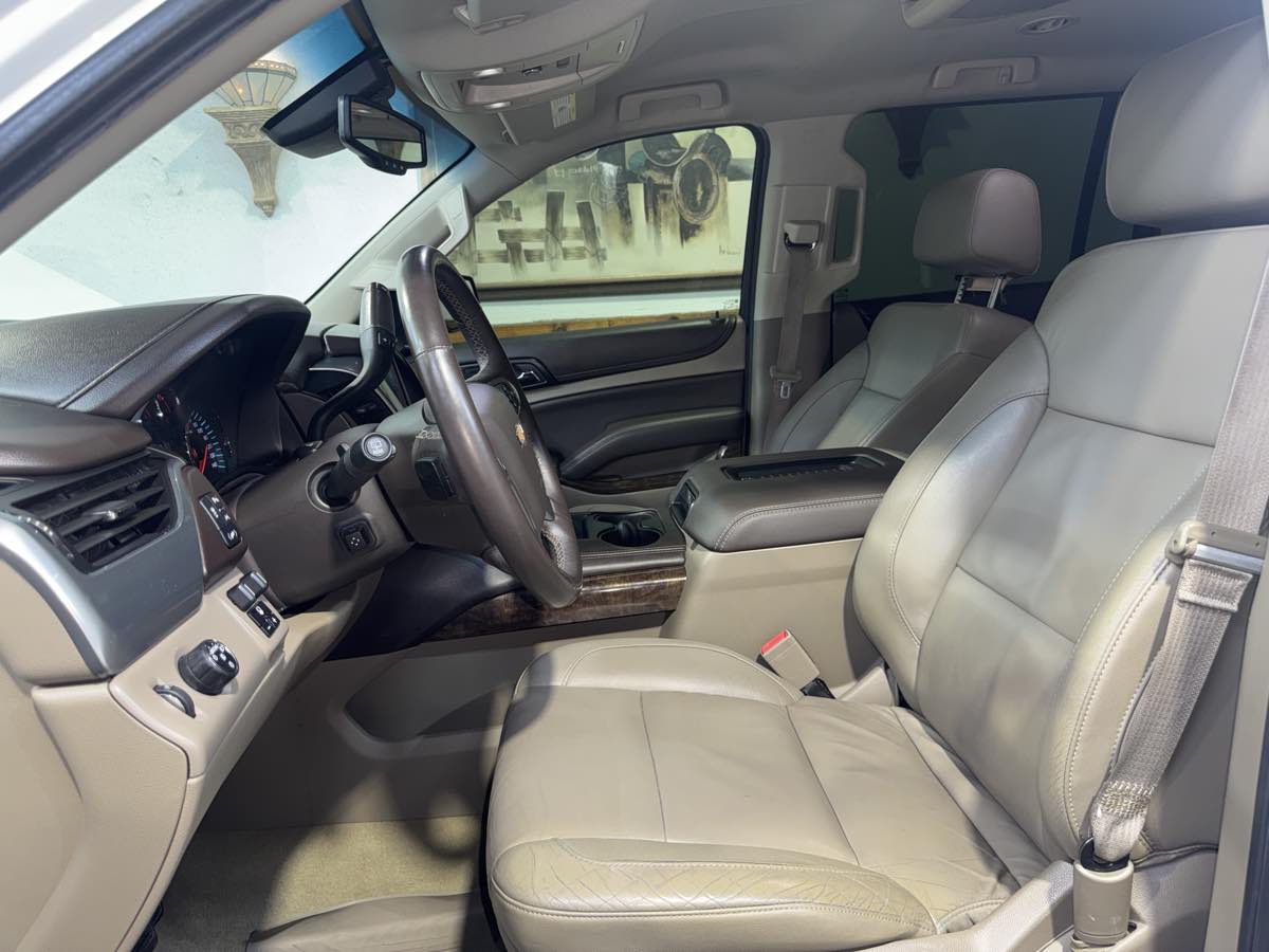 2016 Chevrolet Suburban LT photo 16