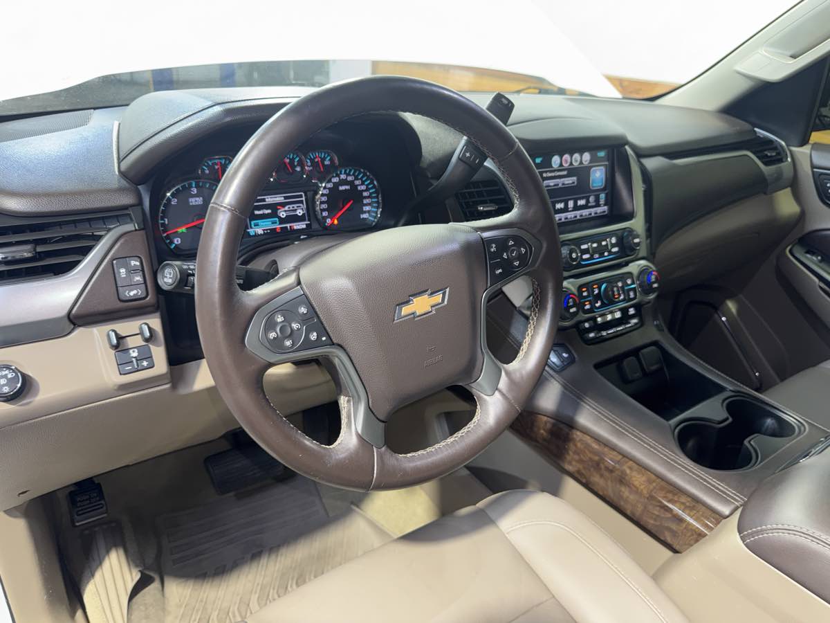 2016 Chevrolet Suburban LT photo 17