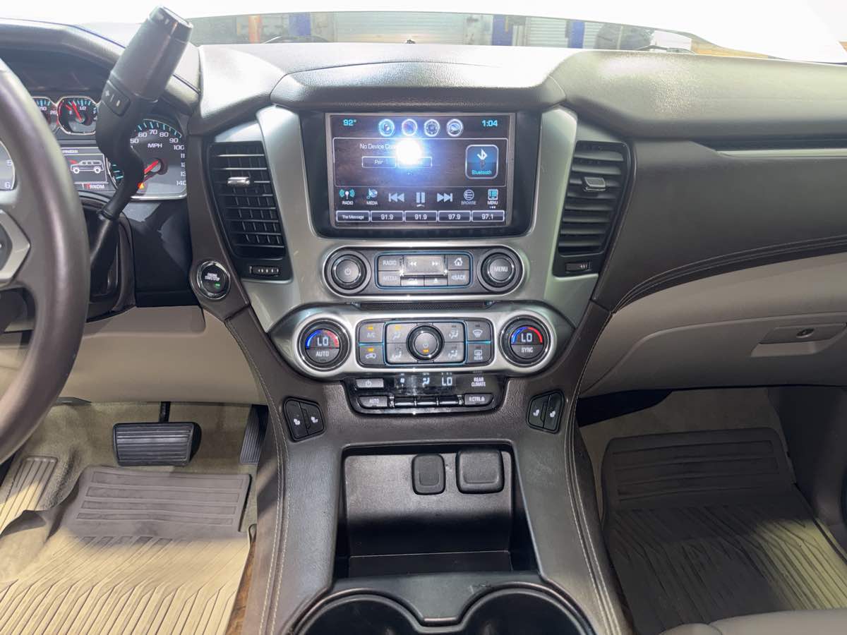 2016 Chevrolet Suburban LT photo 20