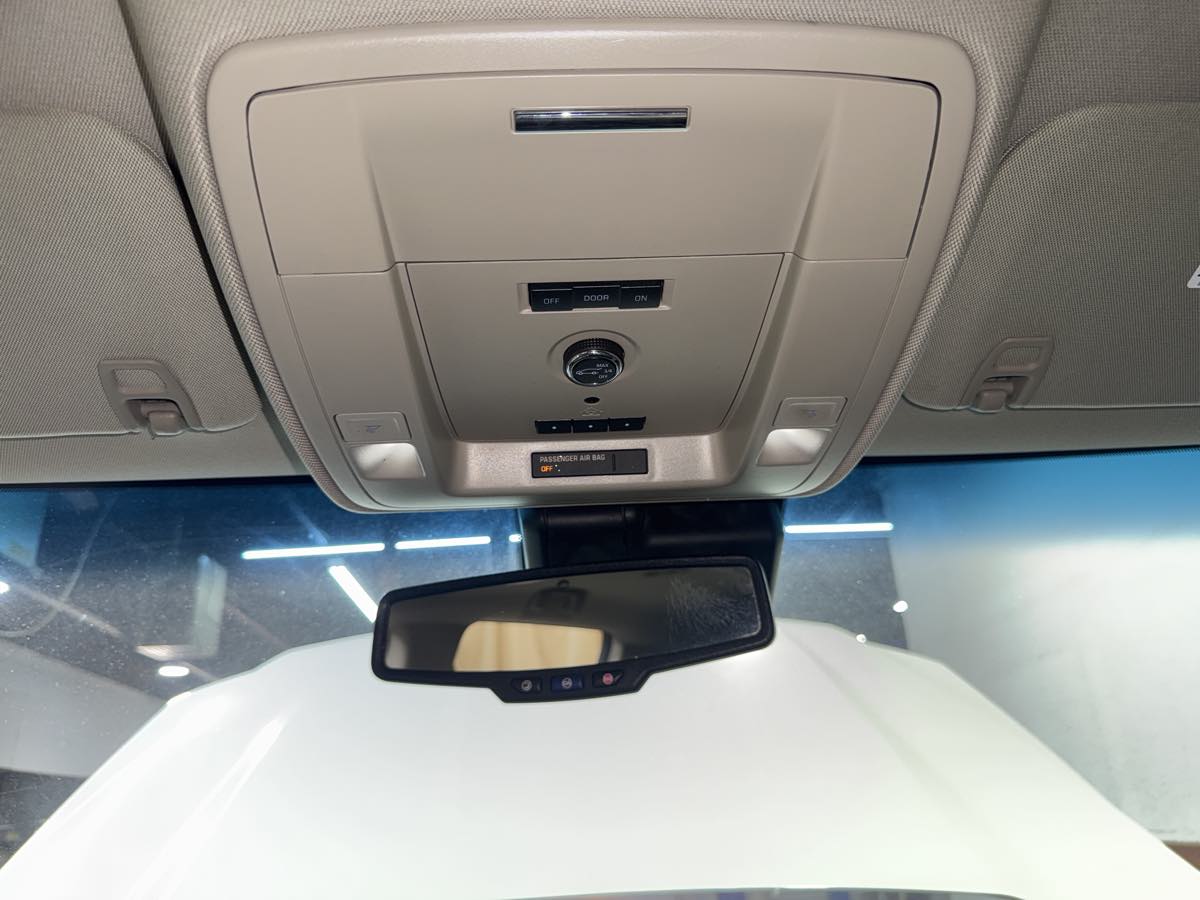2016 Chevrolet Suburban LT photo 22