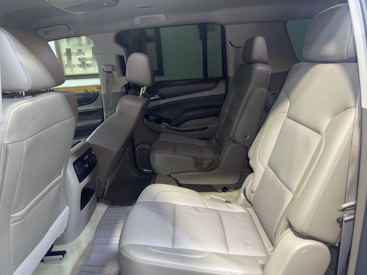 2016 Chevrolet Suburban LT photo 24