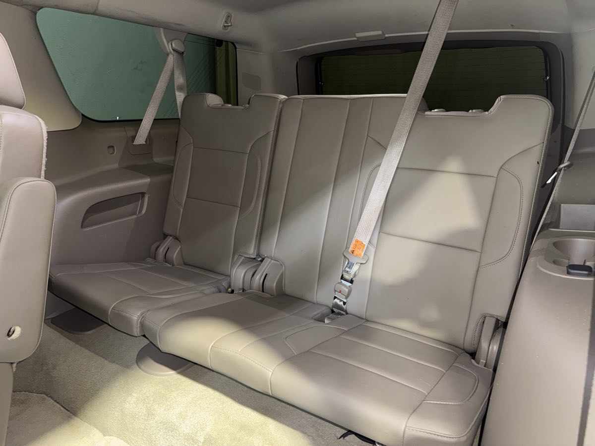 2016 Chevrolet Suburban LT photo 25