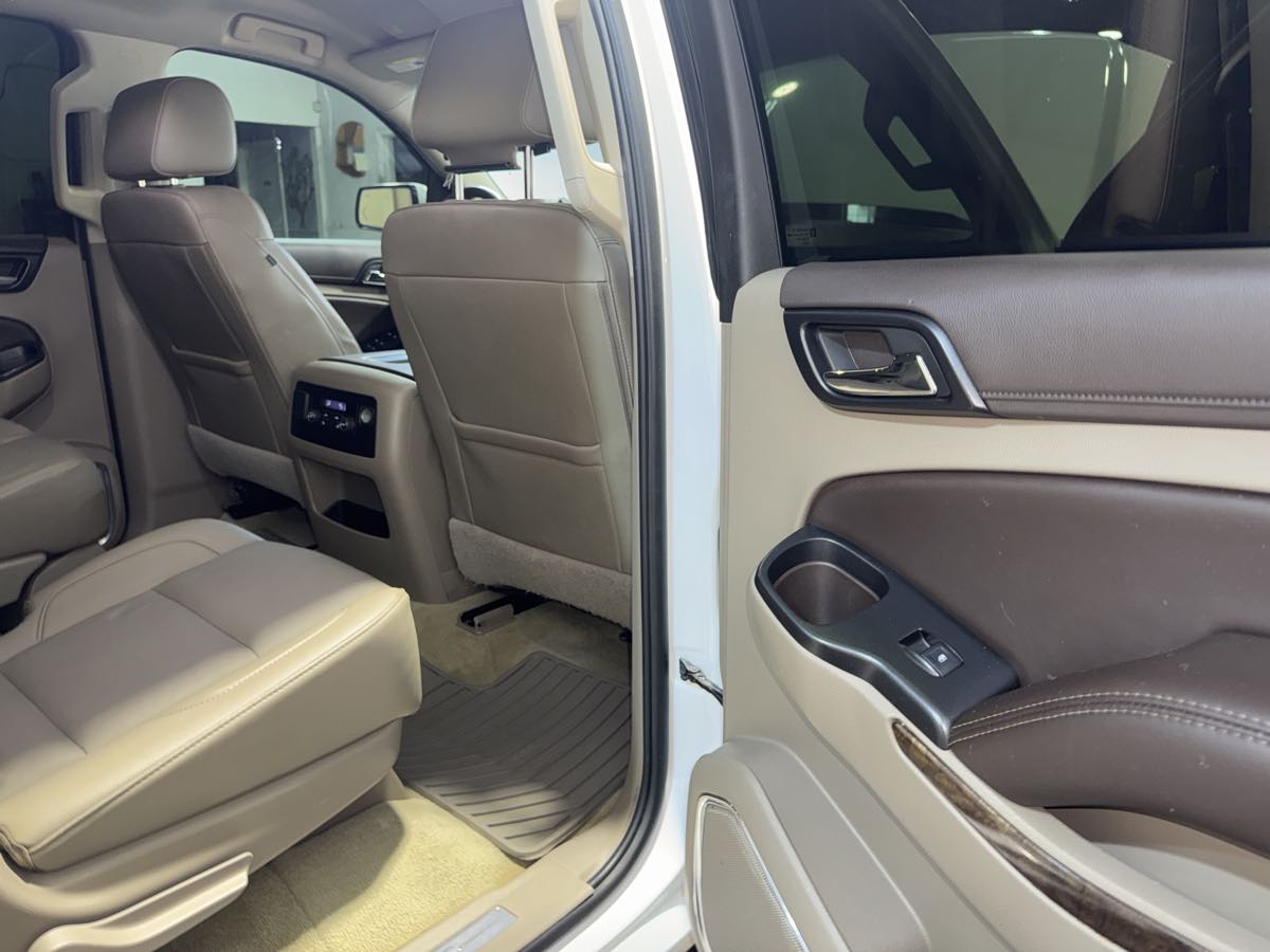 2016 Chevrolet Suburban LT photo 26