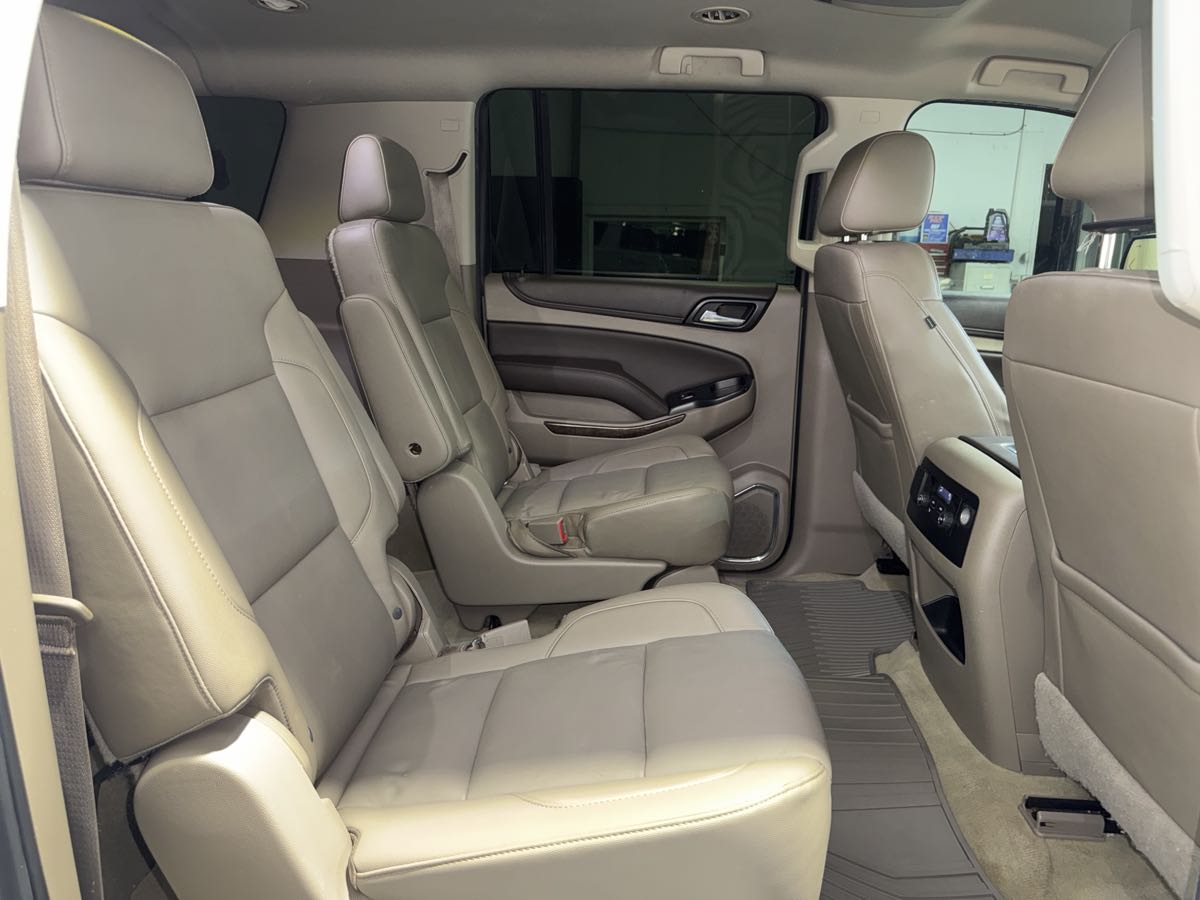 2016 Chevrolet Suburban LT photo 27