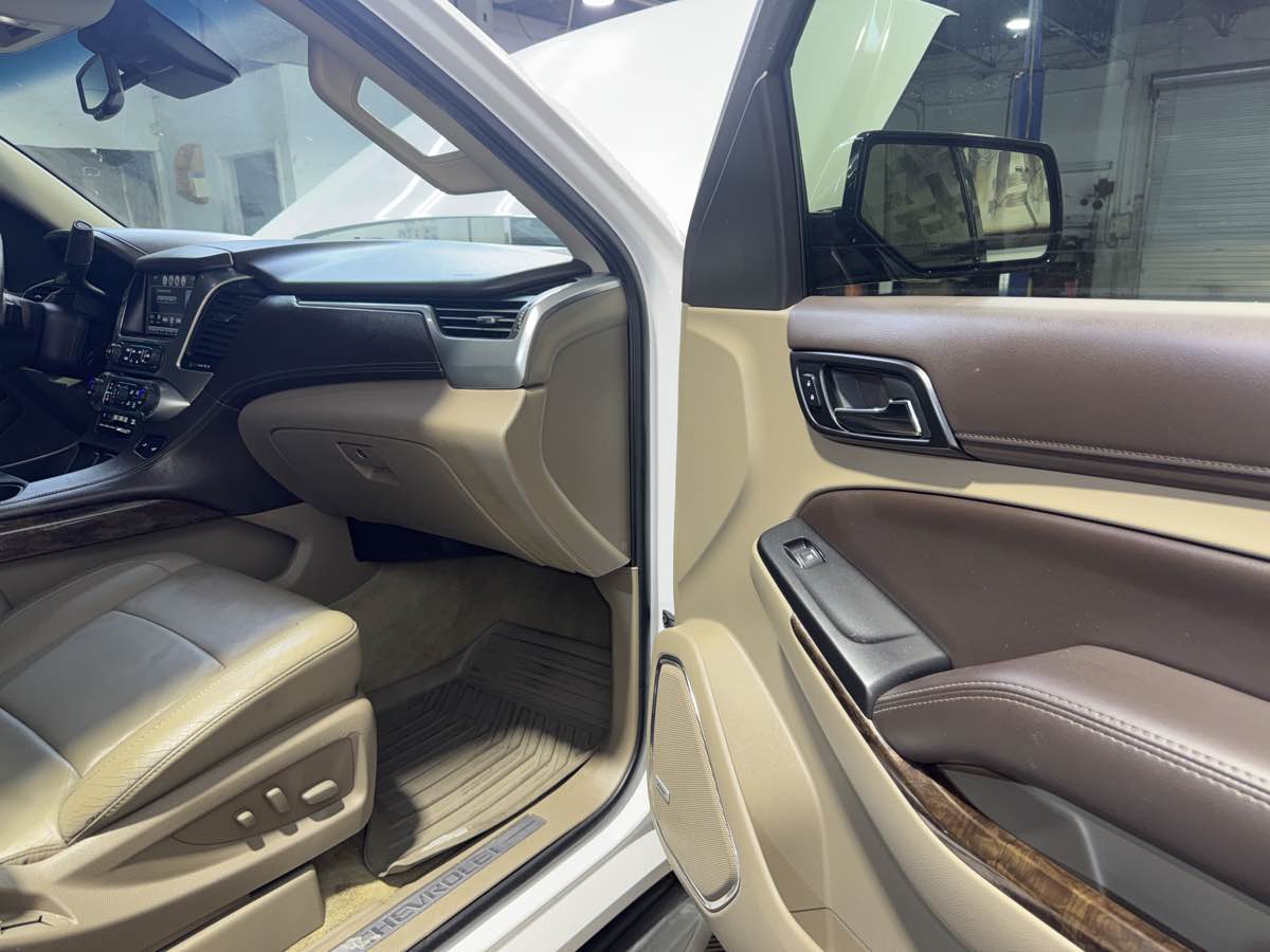 2016 Chevrolet Suburban LT photo 28