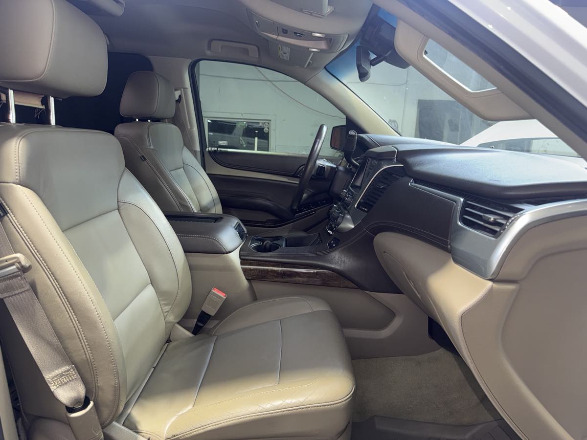 2016 Chevrolet Suburban LT photo 29