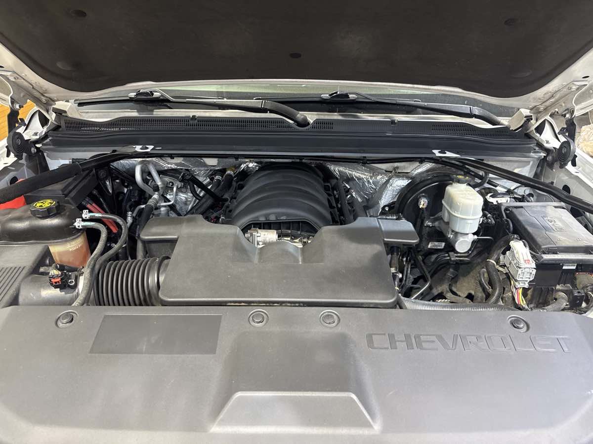 2016 Chevrolet Suburban LT photo 31