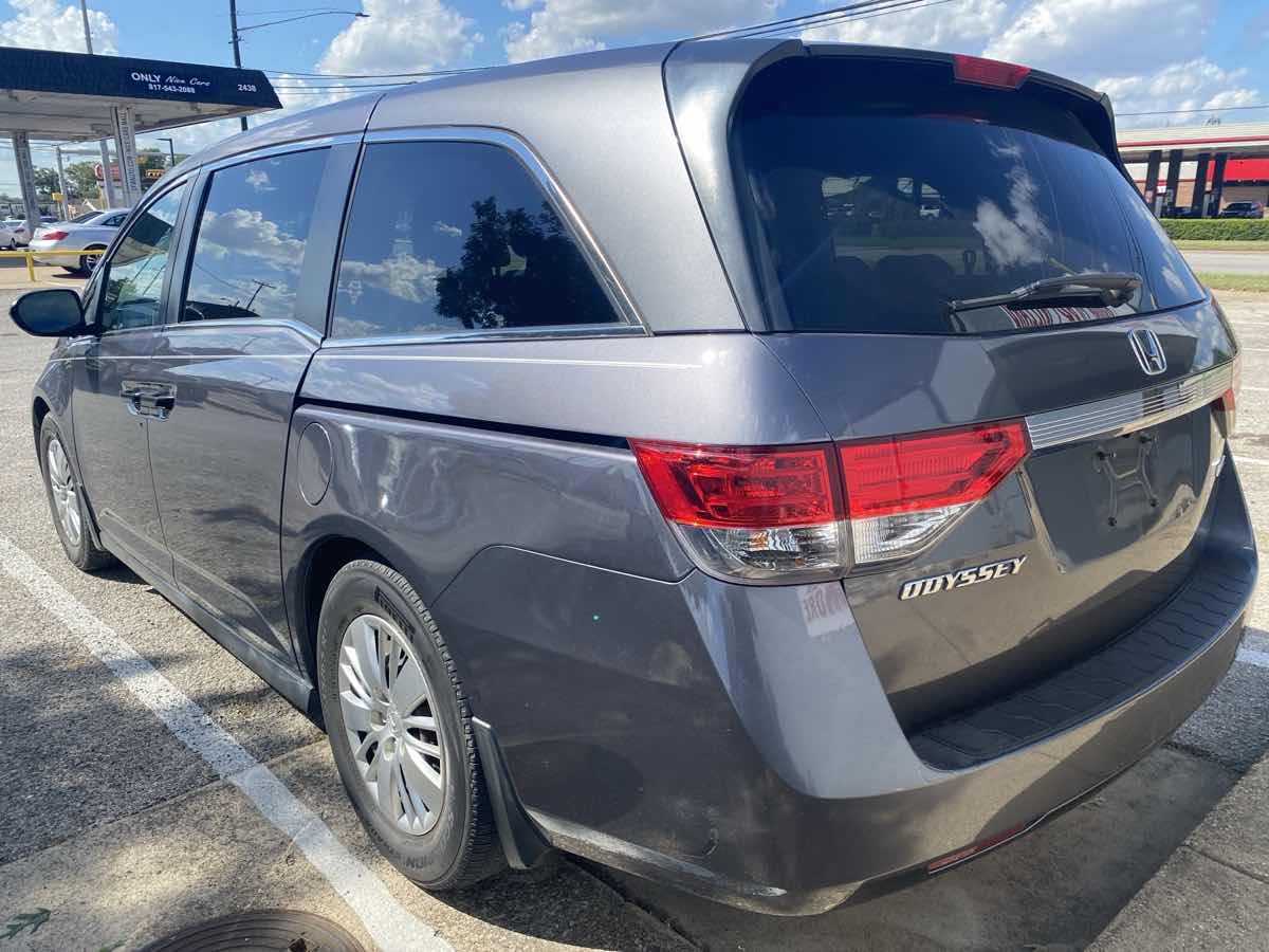 2016 Honda Odyssey LX photo 4
