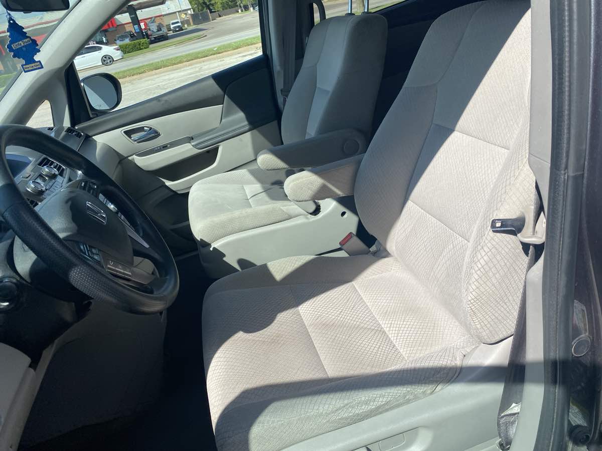 2016 Honda Odyssey LX photo 5