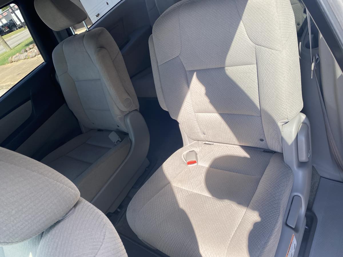 2016 Honda Odyssey LX photo 6
