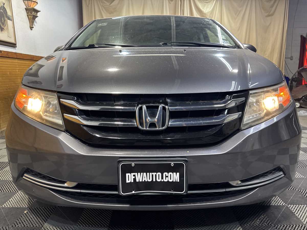 2016 Honda Odyssey LX photo 3