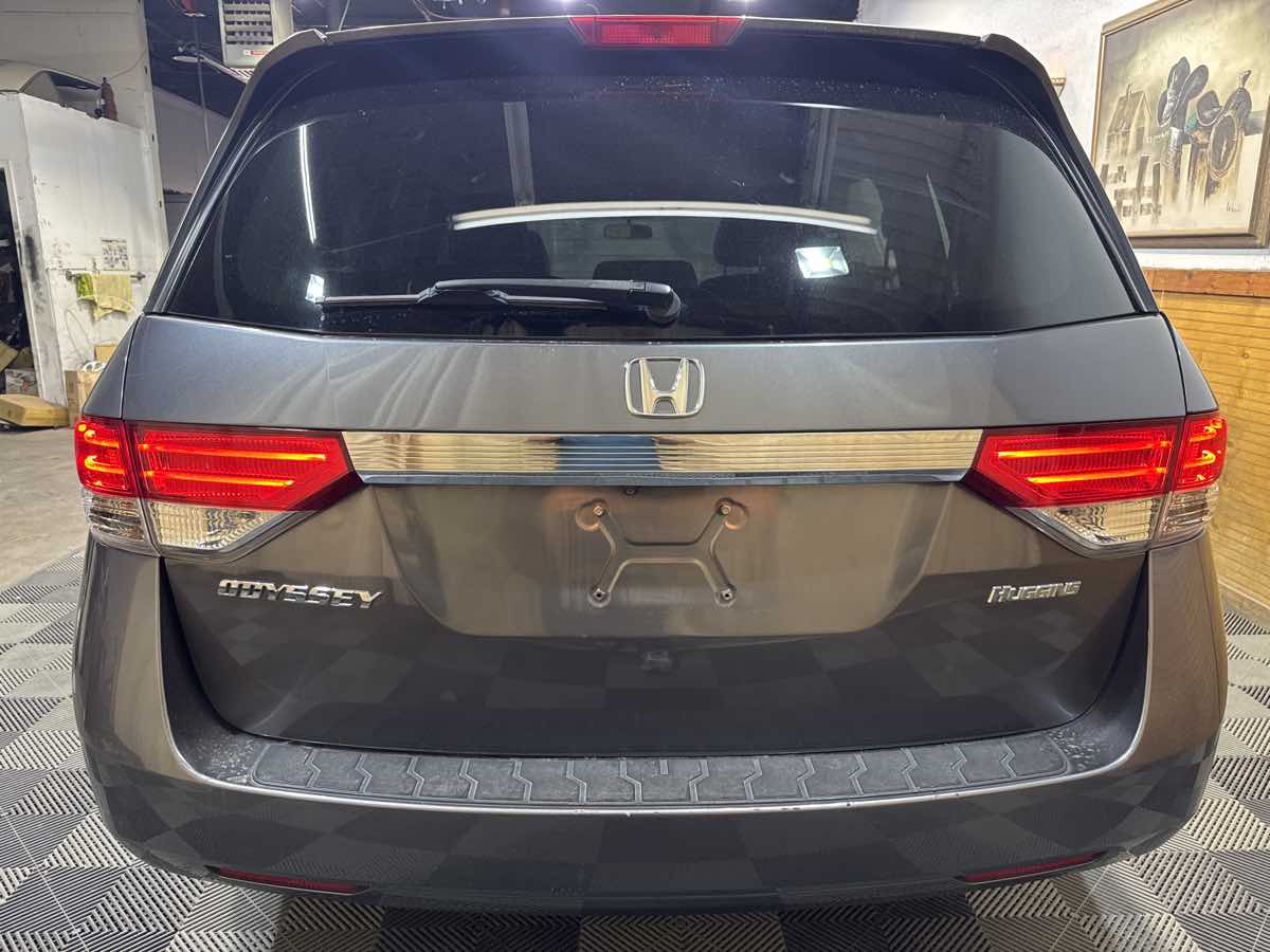 2016 Honda Odyssey LX photo 4