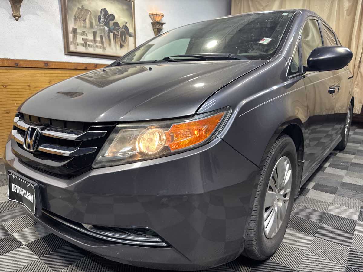2016 Honda Odyssey LX photo 5
