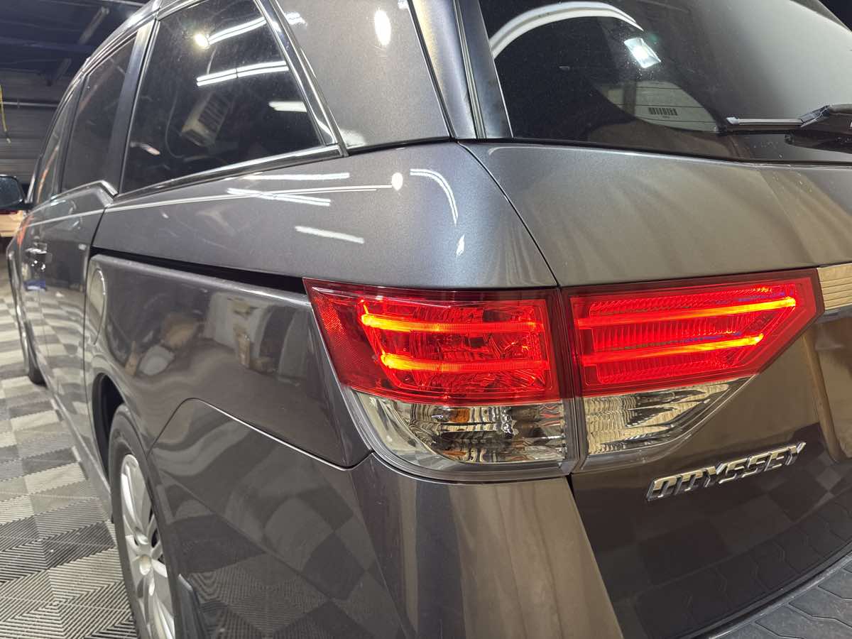2016 Honda Odyssey LX photo 9