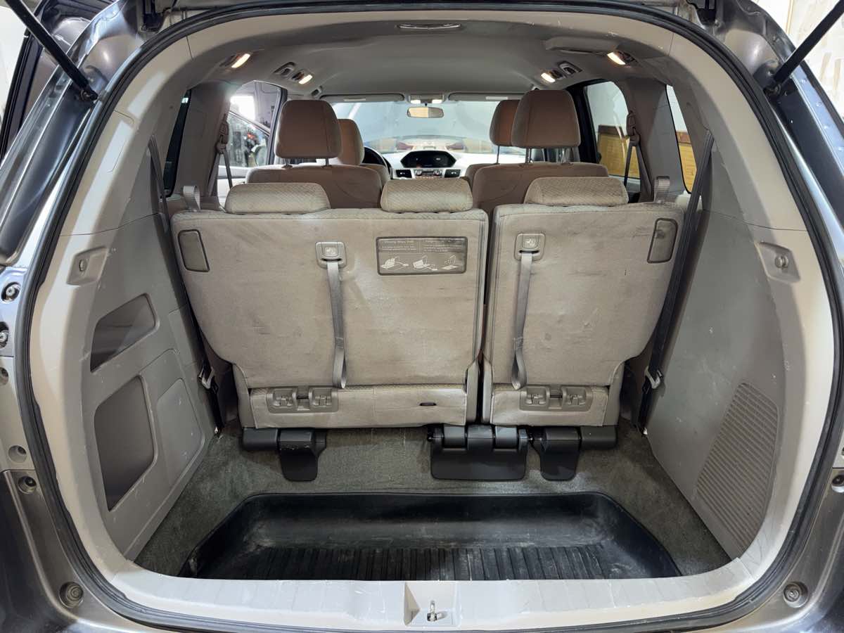 2016 Honda Odyssey LX photo 14