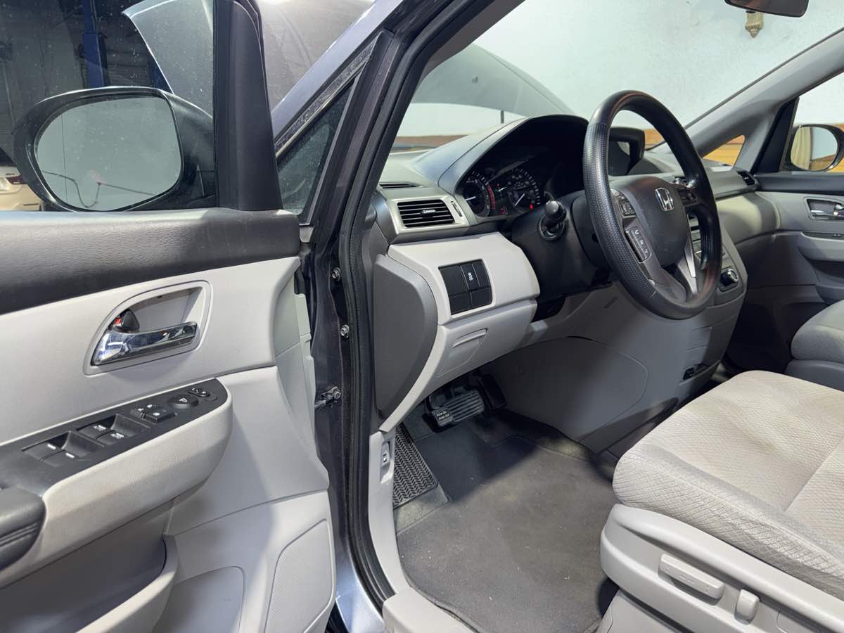 2016 Honda Odyssey LX photo 15