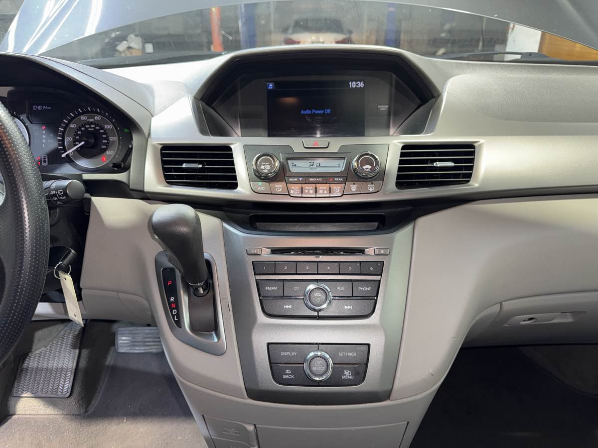 2016 Honda Odyssey LX photo 19