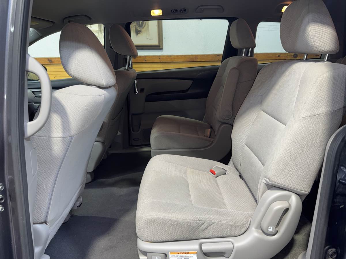 2016 Honda Odyssey LX photo 22