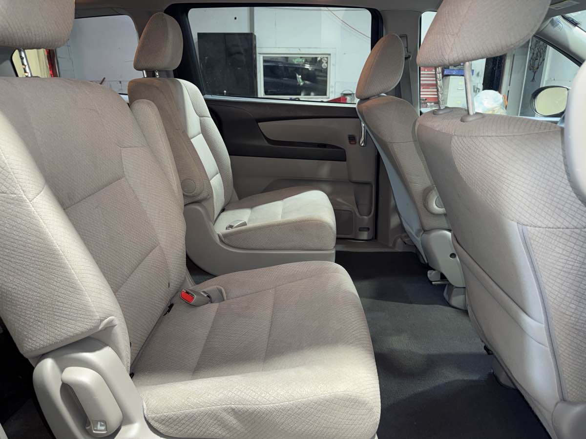 2016 Honda Odyssey LX photo 23