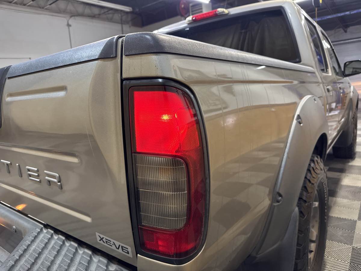 2003 Nissan Frontier XE photo 9