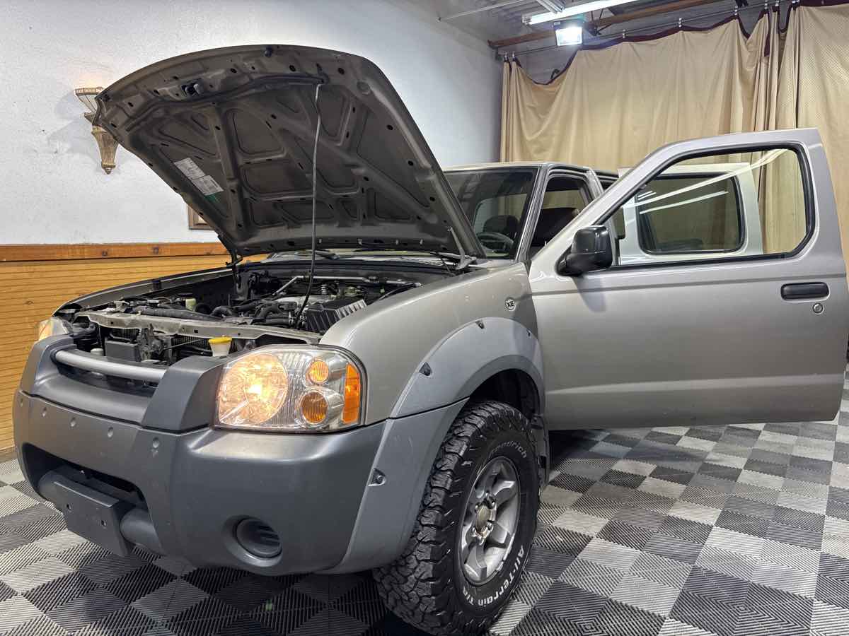 2003 Nissan Frontier XE photo 10
