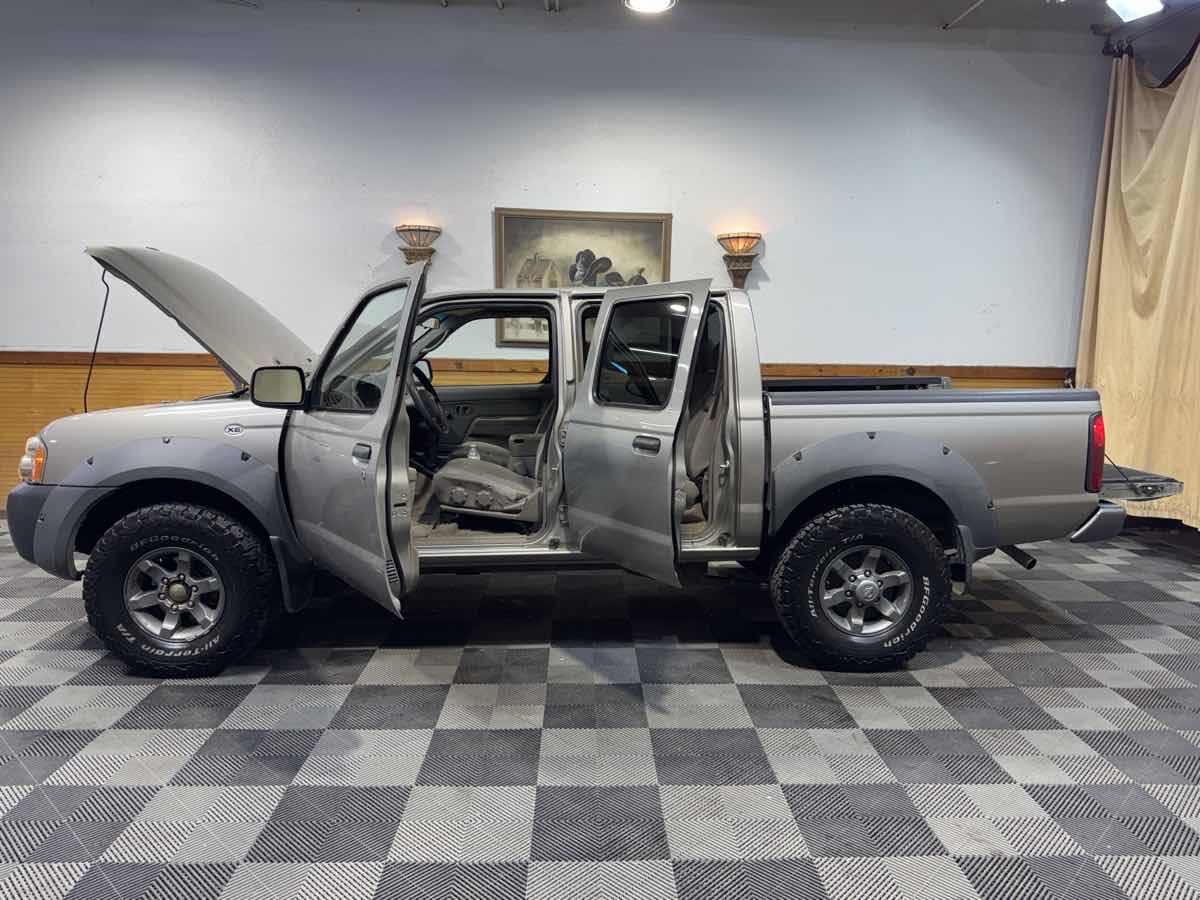 2003 Nissan Frontier XE photo 11