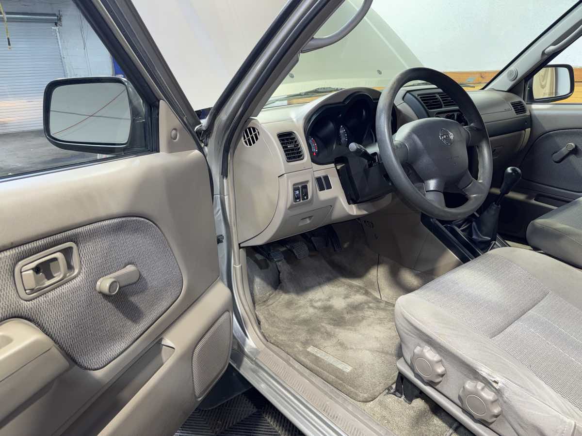 2003 Nissan Frontier XE photo 14