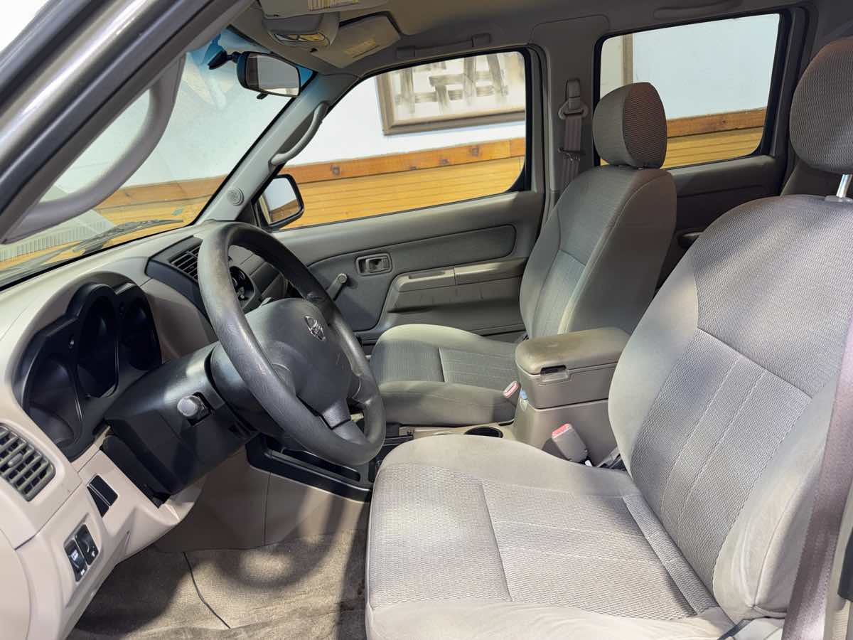 2003 Nissan Frontier XE photo 15