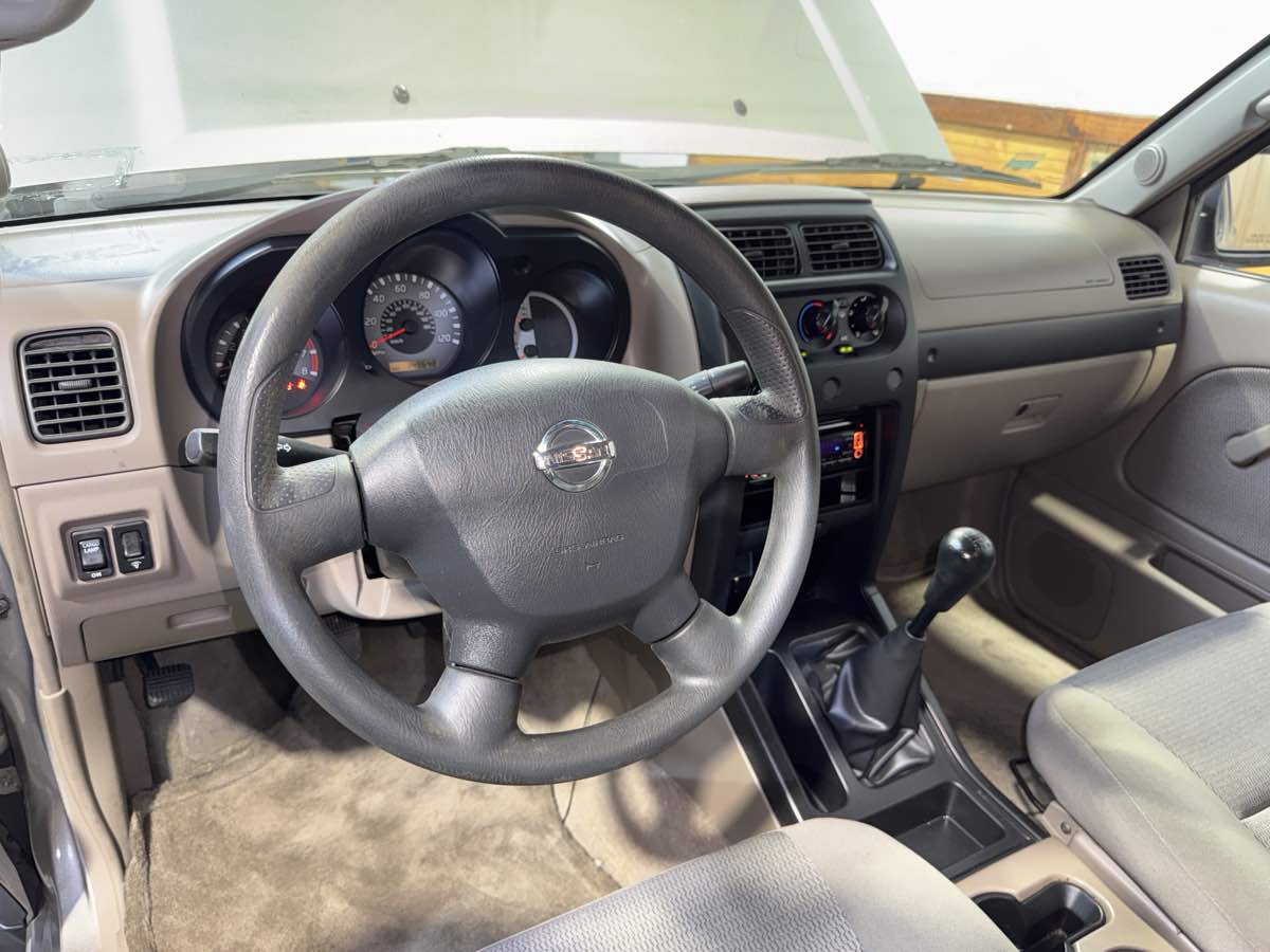 2003 Nissan Frontier XE photo 16