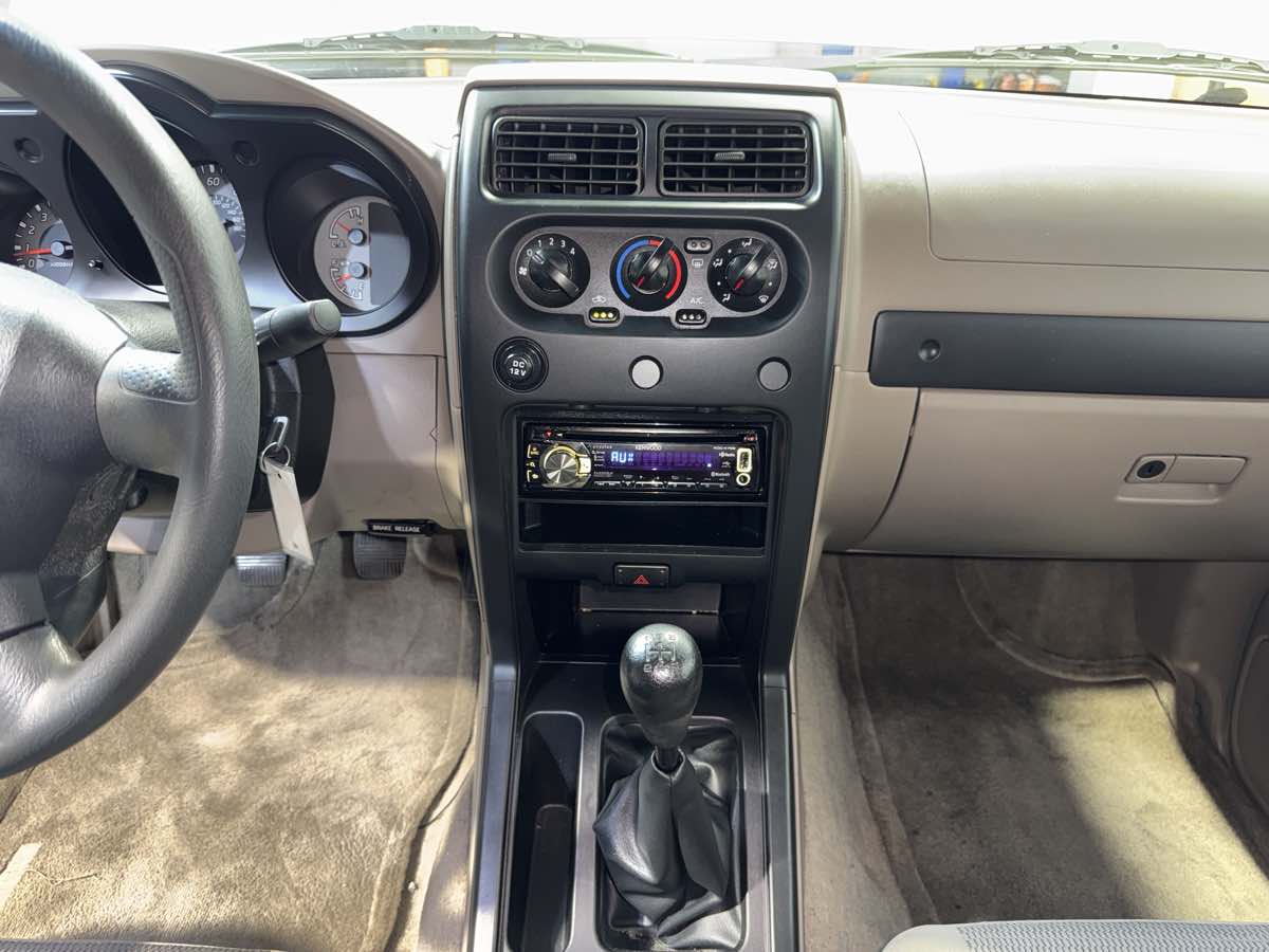 2003 Nissan Frontier XE photo 19