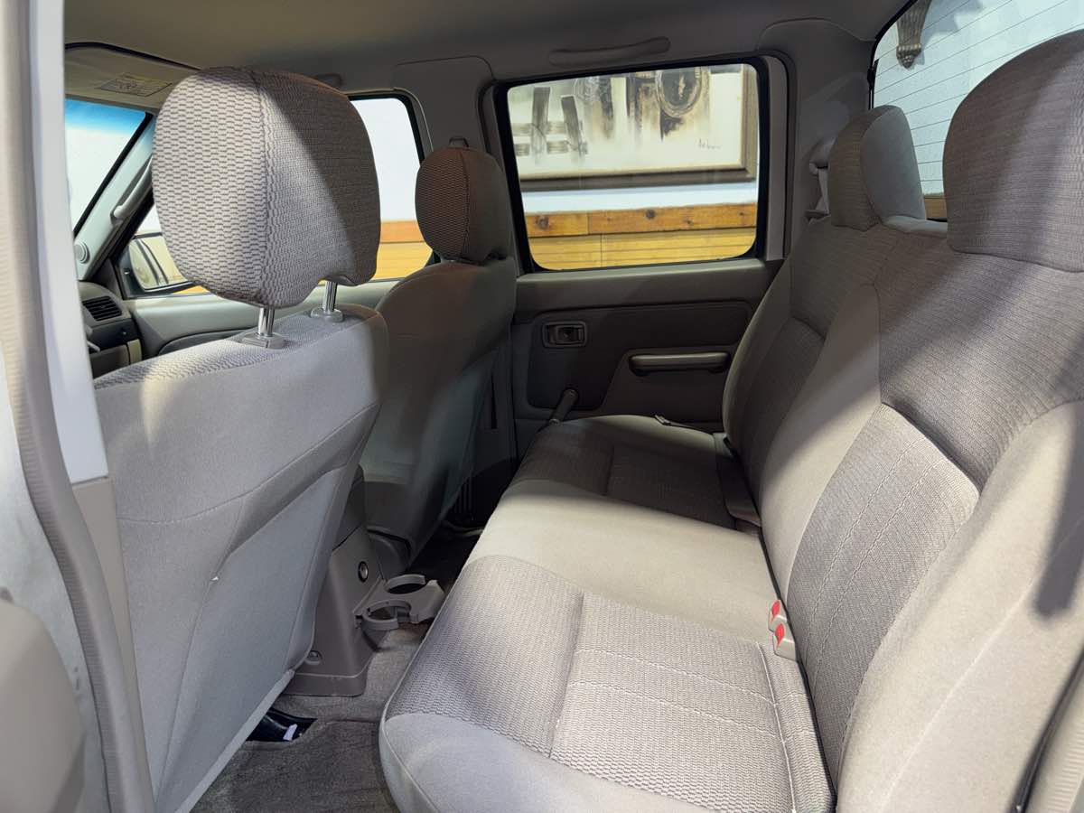 2003 Nissan Frontier XE photo 21