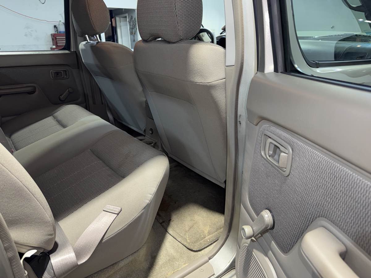 2003 Nissan Frontier XE photo 22