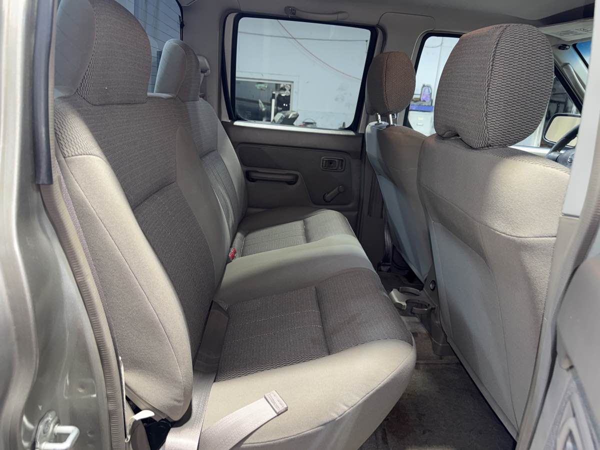 2003 Nissan Frontier XE photo 23