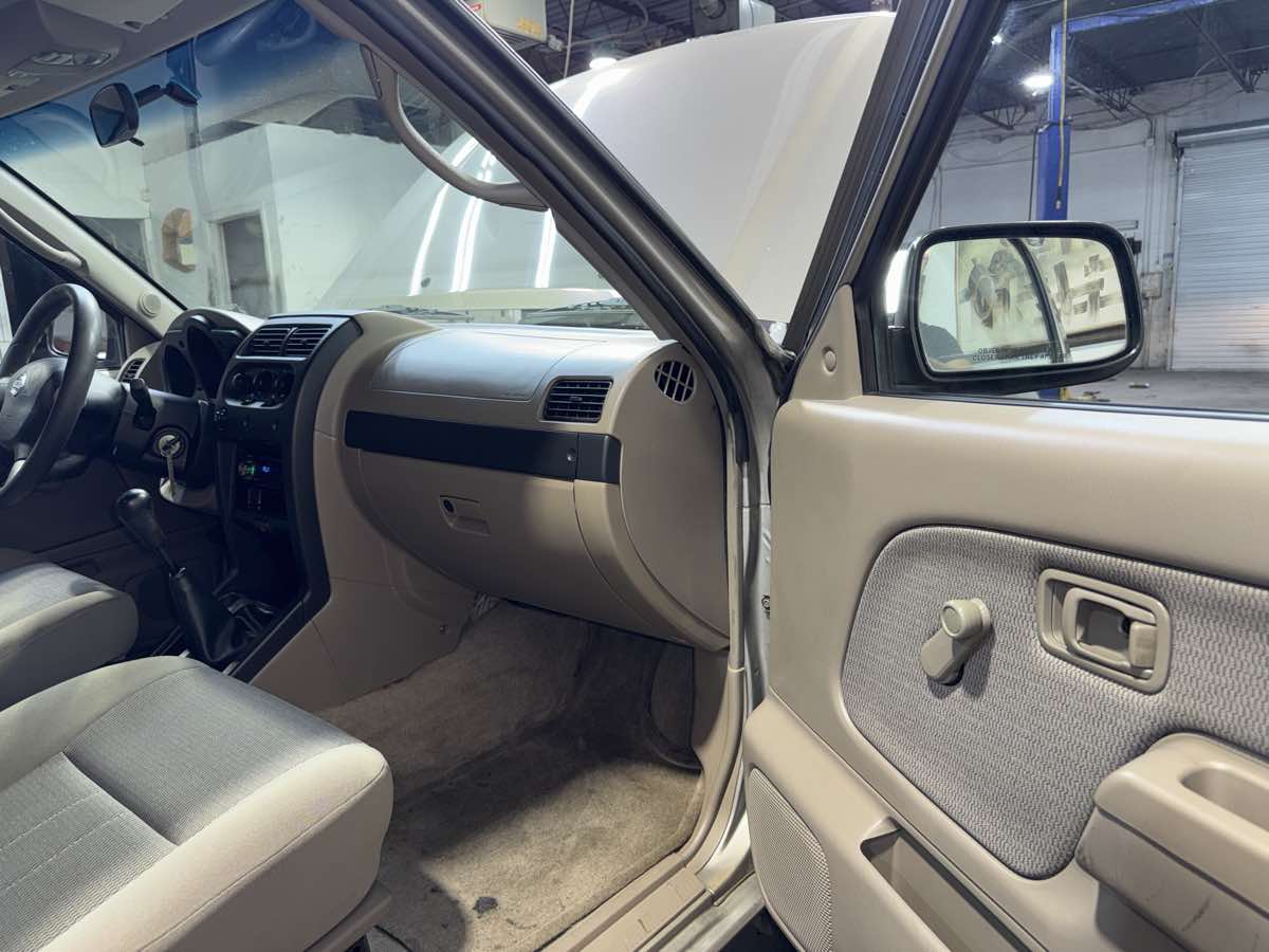 2003 Nissan Frontier XE photo 24