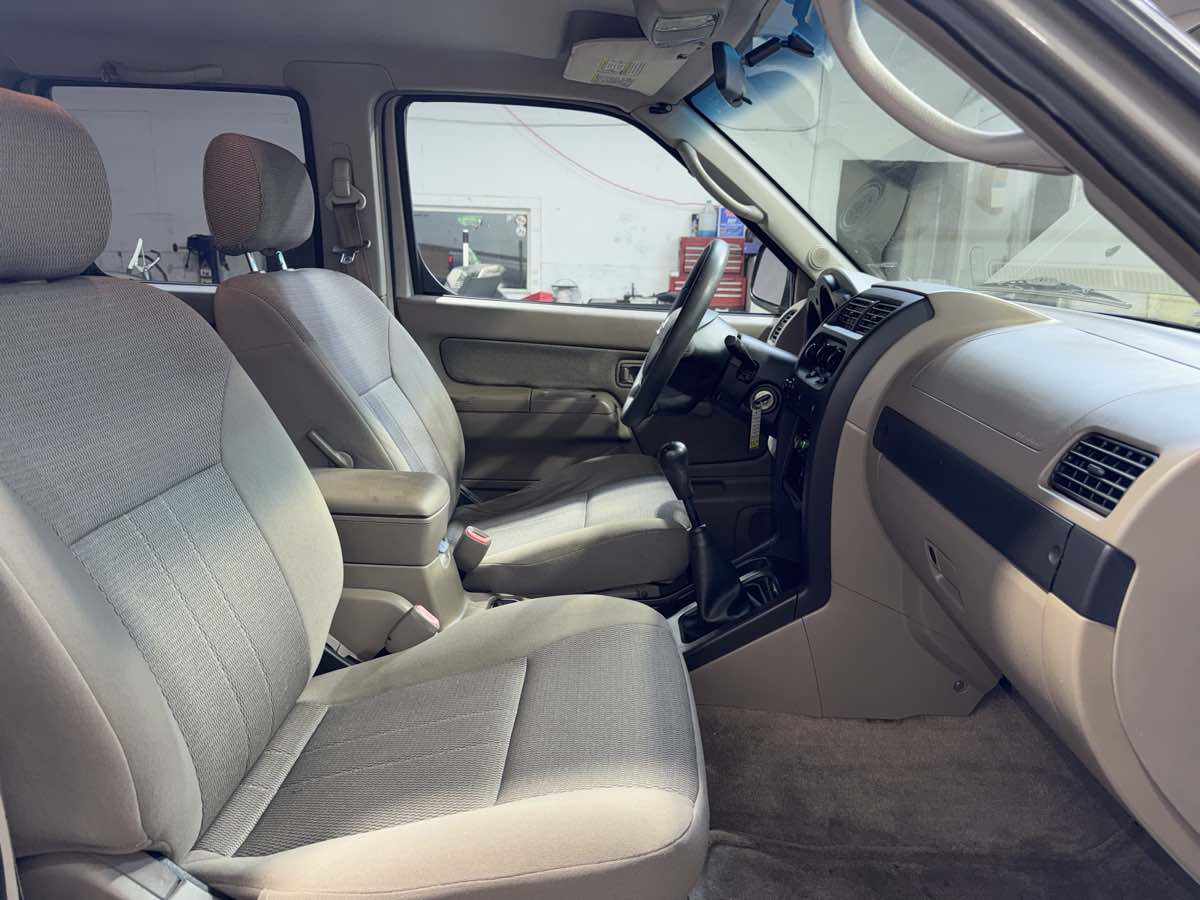 2003 Nissan Frontier XE photo 25