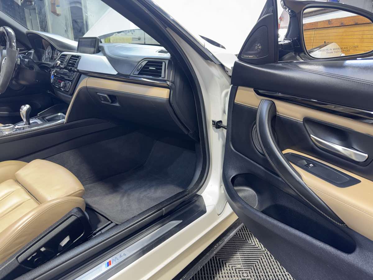 2015 Bmw M4 Convertible photo 22