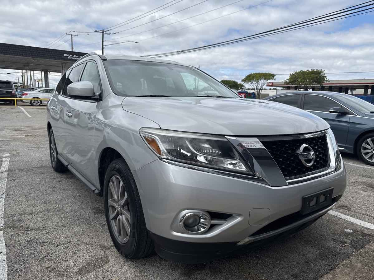 2016 Nissan Pathfinder SV photo 4