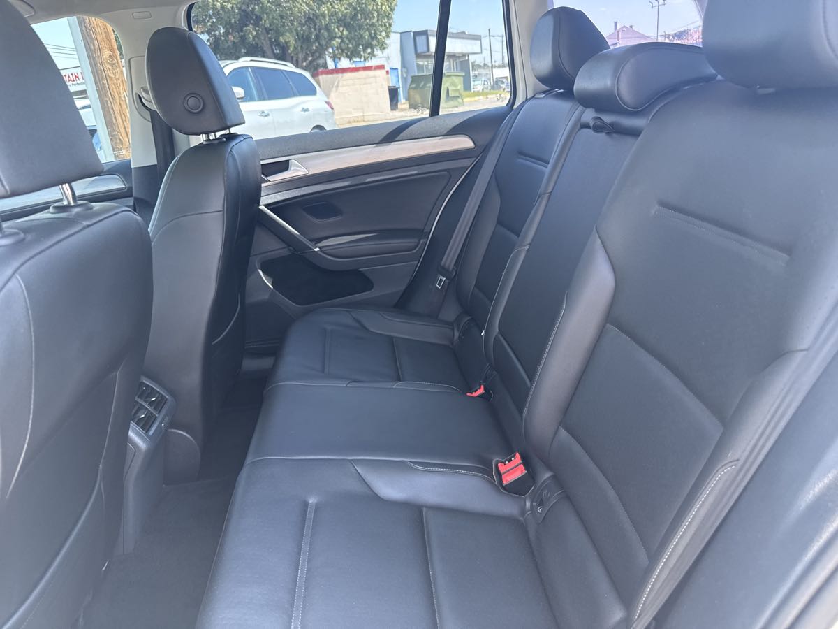 2016 Volkswagen Golf SportWagen TSI Limited photo 4