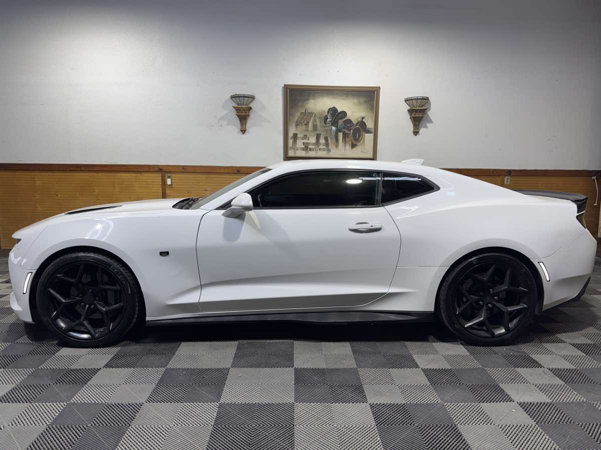 2017 Chevrolet Camaro 2SS photo 2