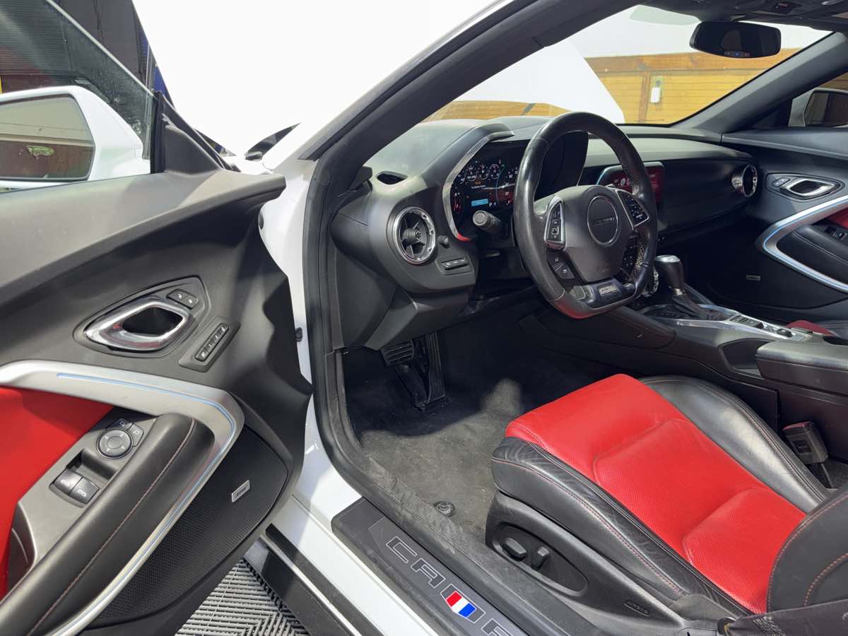 2017 Chevrolet Camaro 2SS photo 14