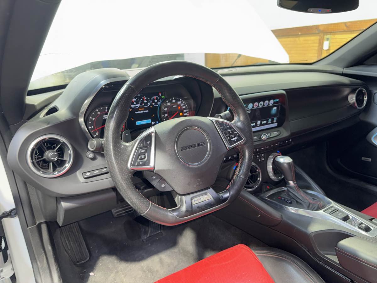 2017 Chevrolet Camaro 2SS photo 16