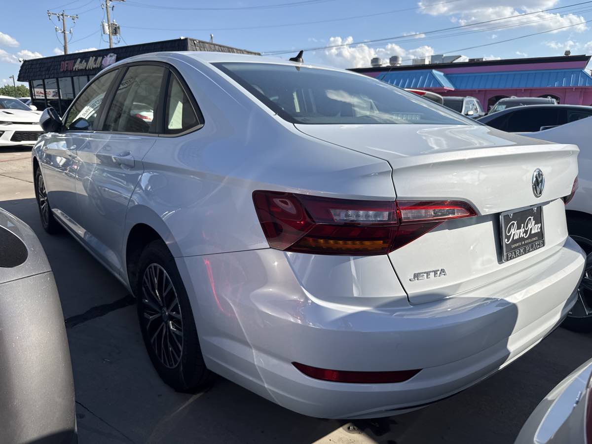 2019 Volkswagen Jetta SE photo 3