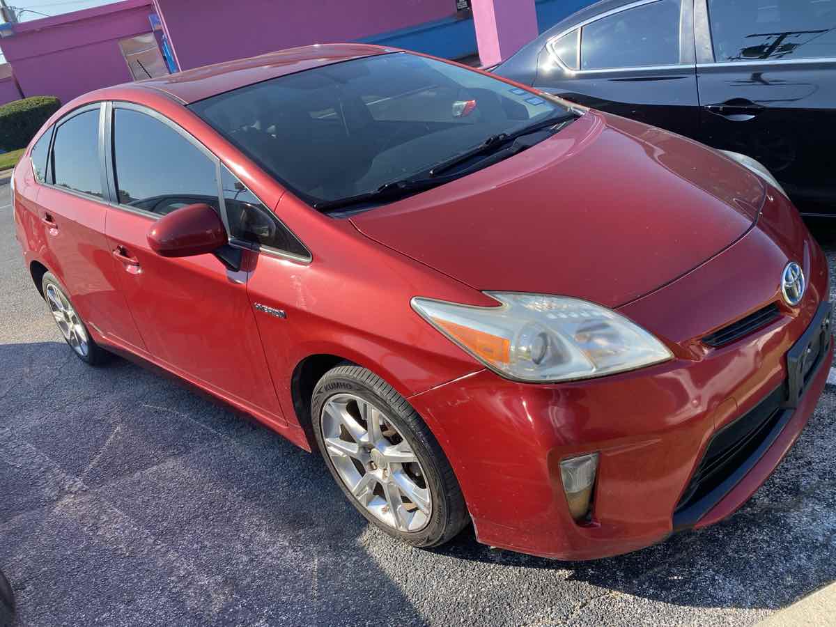 2013 Toyota Prius Four photo 2